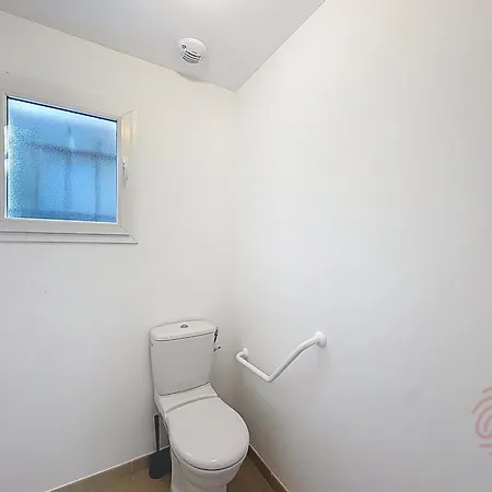 Maison Climatisée Avec Parking à - Fr-1-451-222 *