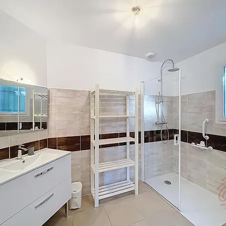 Maison Climatisee Avec Parking A - Fr-1-451-222 *